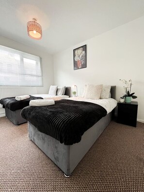 3 bedrooms, iron/ironing board, free WiFi