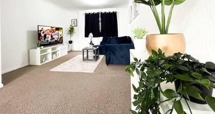 3 Bedroom House With Free Parking