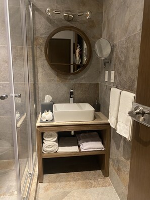 Regadera, regadera tipo lluvia, amenidades de baño gratuitas 