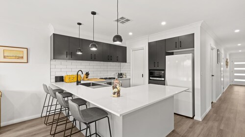 Libbity's at The Point by Experience Jervis Bay