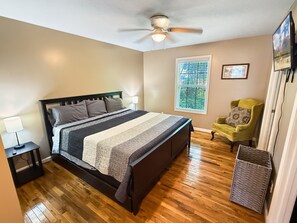 2 室のベッドルーム、デスク、アイロン / アイロン台、WiFi (無料)