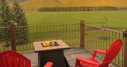 Large Bigfork Home, summer availability! Mountain Views-Family friendly!