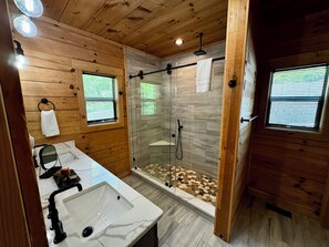 Combined shower/tub, hair dryer, towels, soap - Summer Vaca Deals-Book Today; 8 min to Downtown - Hot Tub, Game Rm, Firepit (Blue Ridge)