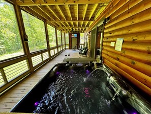 Interior - Still have Dec dates open - Hot Tub, Game Room, Firepit, 5min. to Downtown (Blue Ridge)