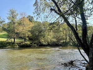 A river with trees and a grassy area in the background. - Hidden Creek Cabin Sleeps 8 • Hot Tub • Game Room • 8 Min to Downtown (Blue Ridge)