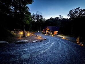 Property grounds - Still have Dec dates open - Hot Tub, Game Room, Firepit, 5min. to Downtown (Blue Ridge)