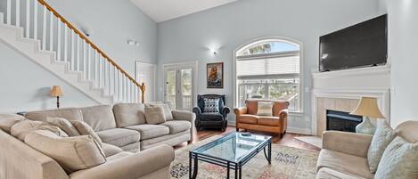 Smart TV, caminetto, lettore DVD