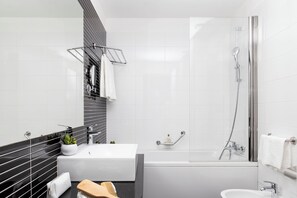 Superior Room | Bathroom