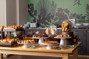 Morgenmadsbuffet hver dag (12 EUR pr. person)