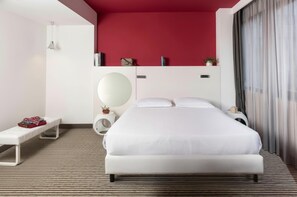 Habitació superior | Minibar, caixa forta a l'habitació i escriptori 