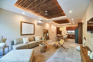 TV - Lovely 5 Bedroom Condo with Private pool & Hot Tub in the Jungle (Tulum)