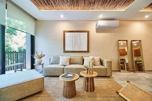 TV - Lovely 5 Bedroom Condo with Private pool & Hot Tub in the Jungle (Tulum)