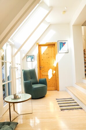 المنشأة من الداخل