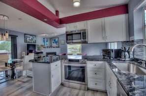 Fridge, microwave, oven, stovetop - Newly renovated entire home in the Rocky Mountains (Dillon)