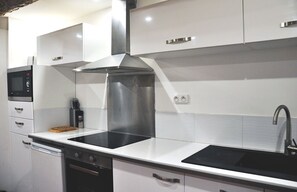 Kühlschrank, Mikrowelle, Ofen, Geschirrspüler