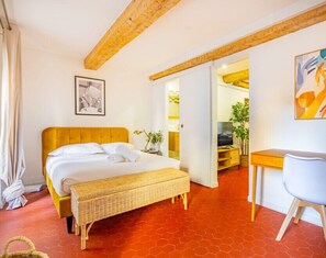 1 chambre, fer et planche Ă repasser, Wi-Fi, draps fournis