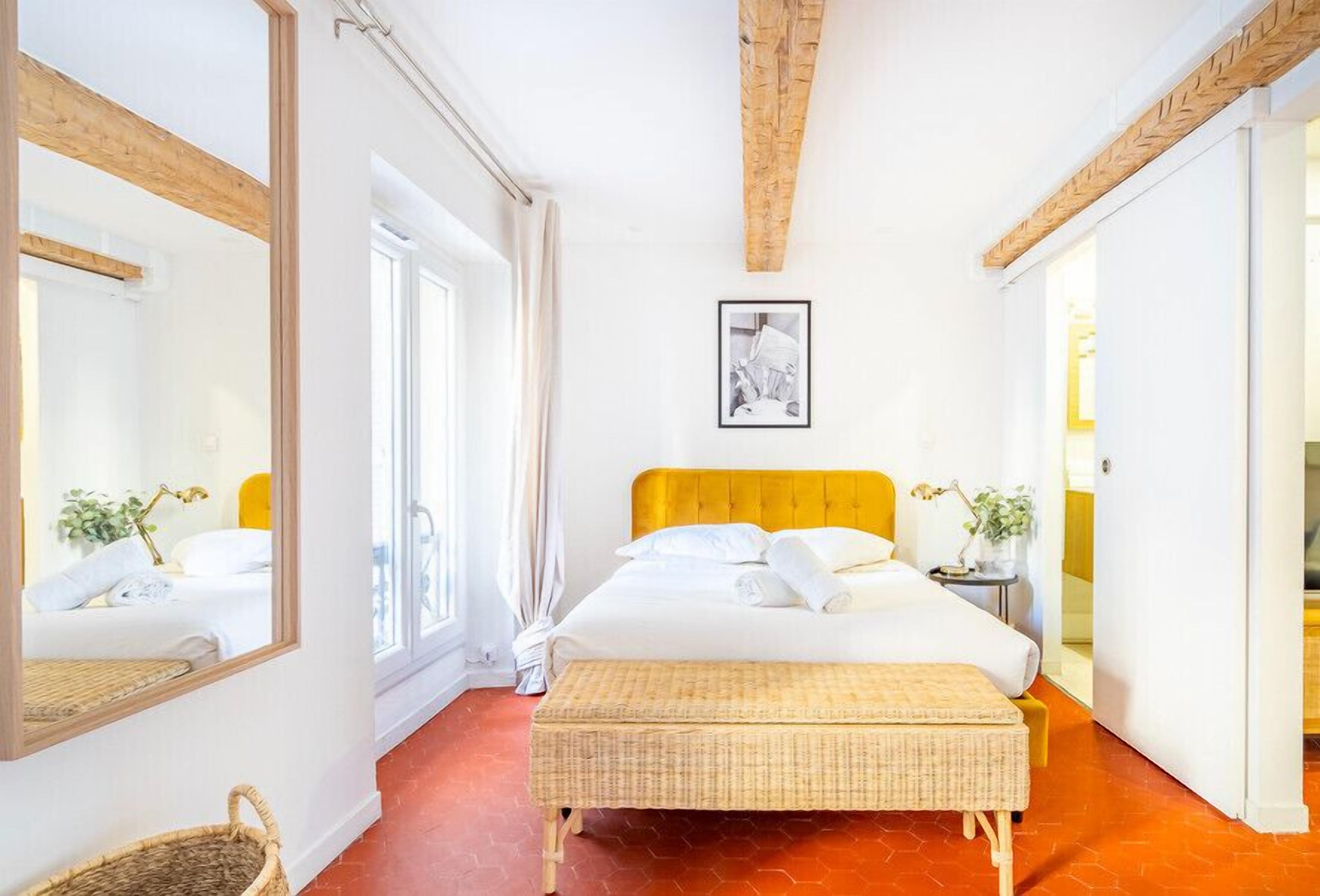 1 habitación, tabla de planchar con plancha, wifi y ropa de cama 