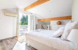 5 عدّة غرف نوم ومكواة/لوح كي وسرير سفر وواي فاي