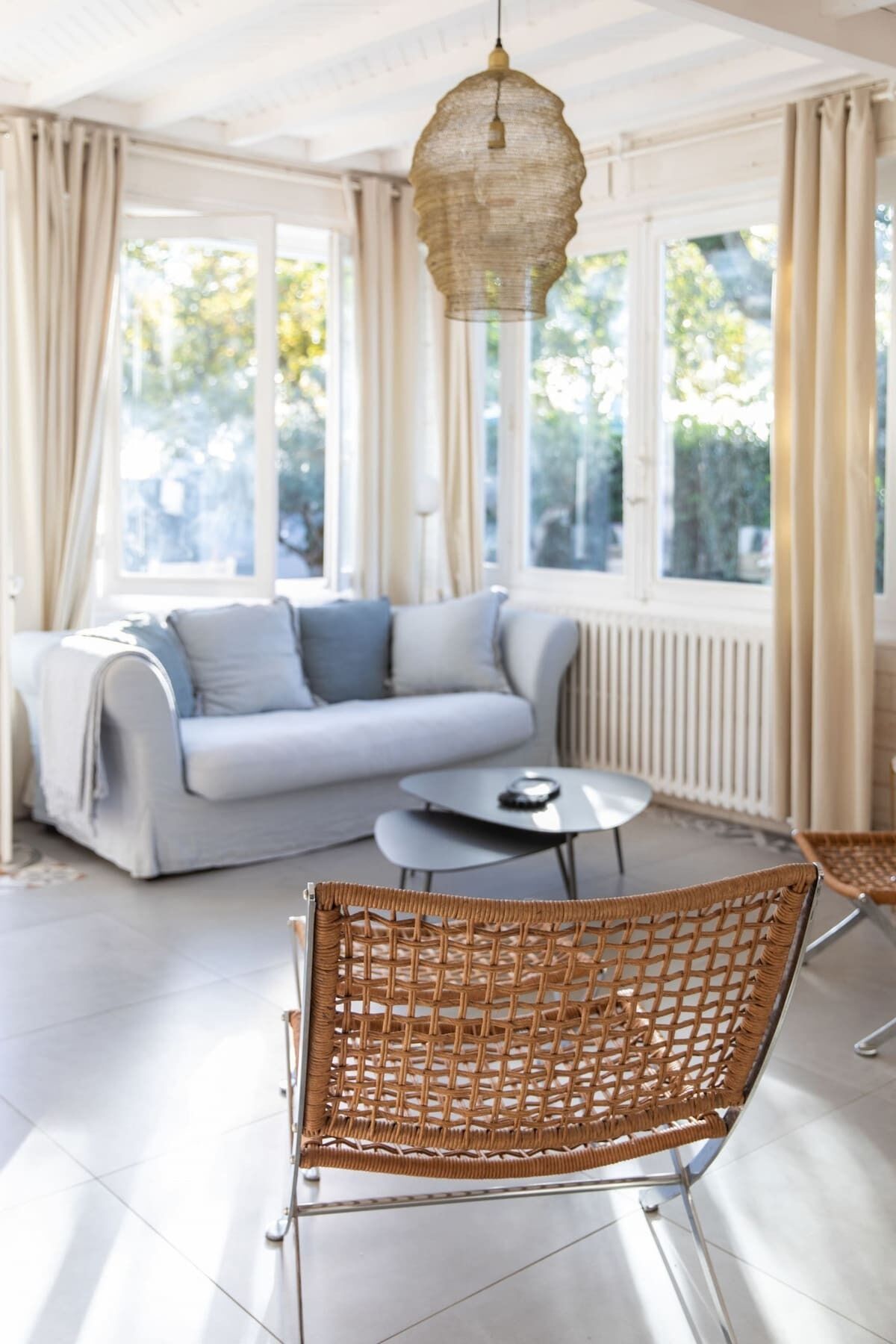 Televisie en een open haard