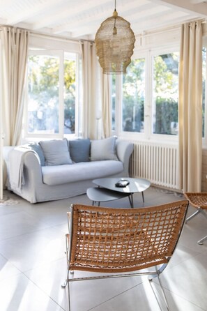 Télévision, cheminée