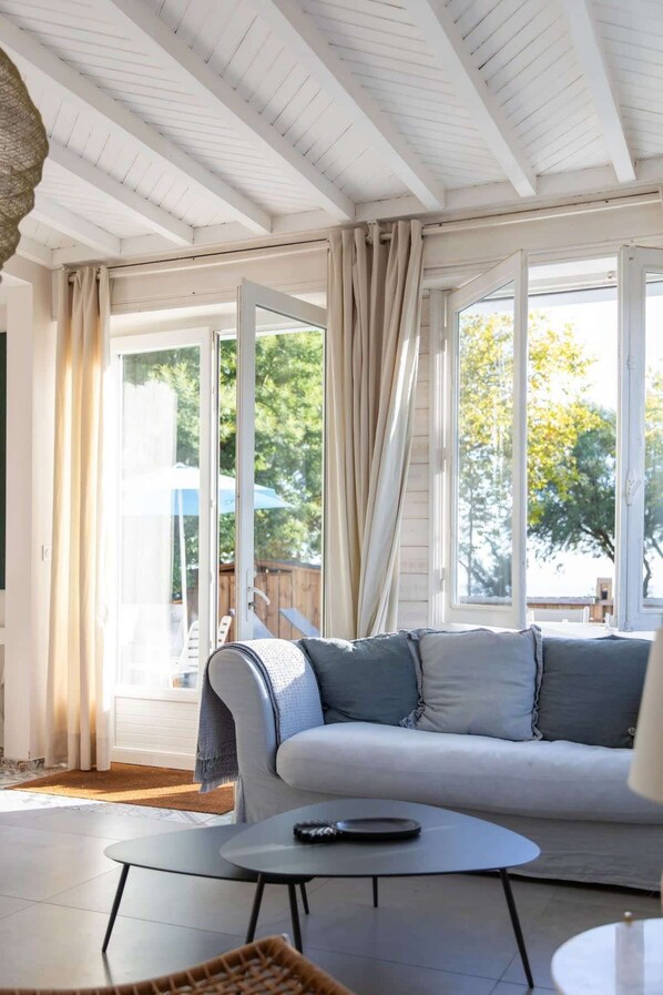 Télévision, cheminée