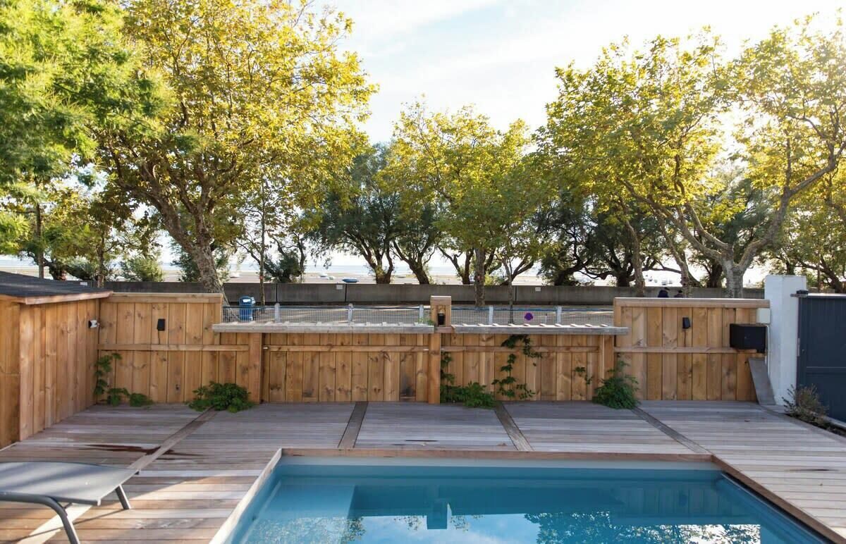 Een verwarmd zwembad