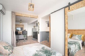 1 bedroom, desk, iron/ironing board, free WiFi