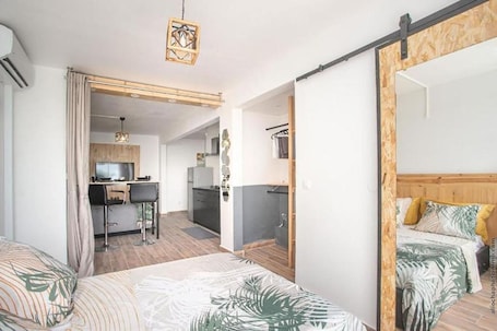 1 bedroom, desk, iron/ironing board, free WiFi. Loft overlooking the city of Fort-de-France