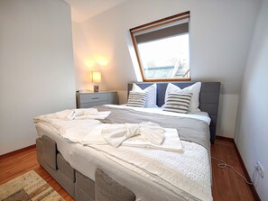 3 Schlafzimmer, Schreibtisch, Bügeleisen/Bügelbrett, kostenloses WLAN