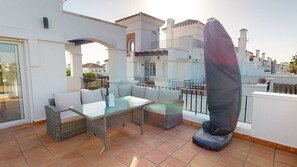 تناول الطعام بالخارج