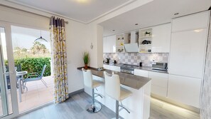 Réfrigérateur, micro-ondes, four, lave-vaisselle