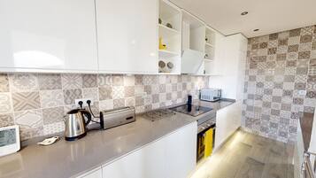 Réfrigérateur, micro-ondes, four, lave-vaisselle