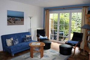 DVD-Player, Bücher, Musikbibliothek, Videothek