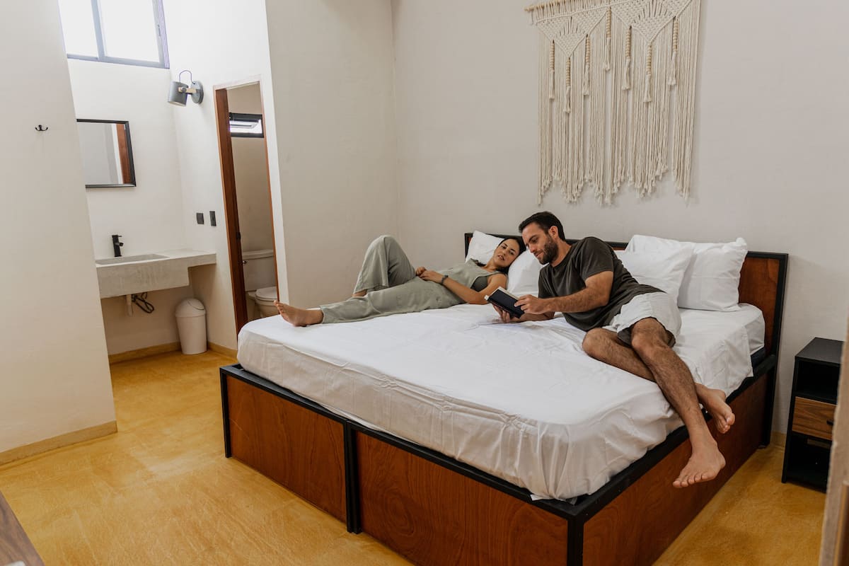 Free WiFi, bed sheets