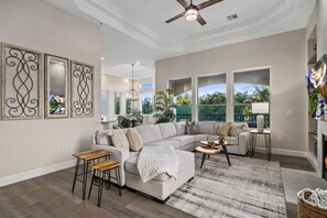 Smart-TV, peis og kontorer