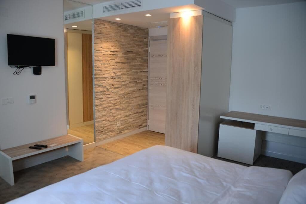 Double Room | Minibar, in-room safe, desk, soundproofing