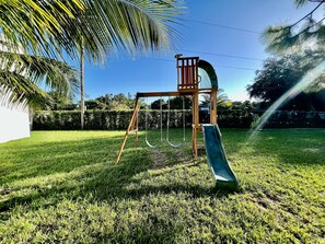 Children’s area - 🏝Independent Guest House w/pool.>free parking🏝 (Princeton)
