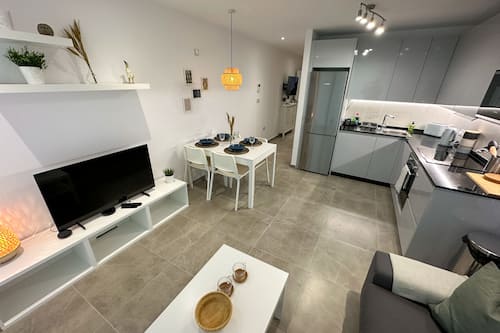 Premium Studio Suite | Living area | 44-inch LED TV with digital channels, TV, Netflix