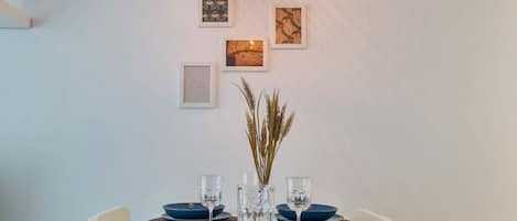 Premium-Studiosuite | Wohnbereich | 44-Zoll-LED-Fernseher mit Digitalempfang, Fernseher, Netflix