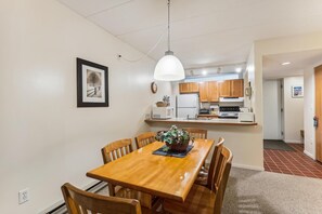 Dining - Pinnacle D09 (Killington)