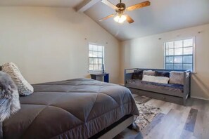 3 habitaciones, escritorio, wifi y ropa de cama 