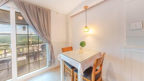 Basic Room, 1 Bedroom (Uno (withpet)) | 1 bedroom, free WiFi