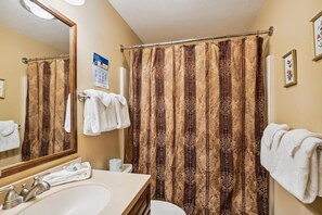Condo, 1 très grand lit et 1 canapé-lit (Pinnacle A19) | Salle de bain