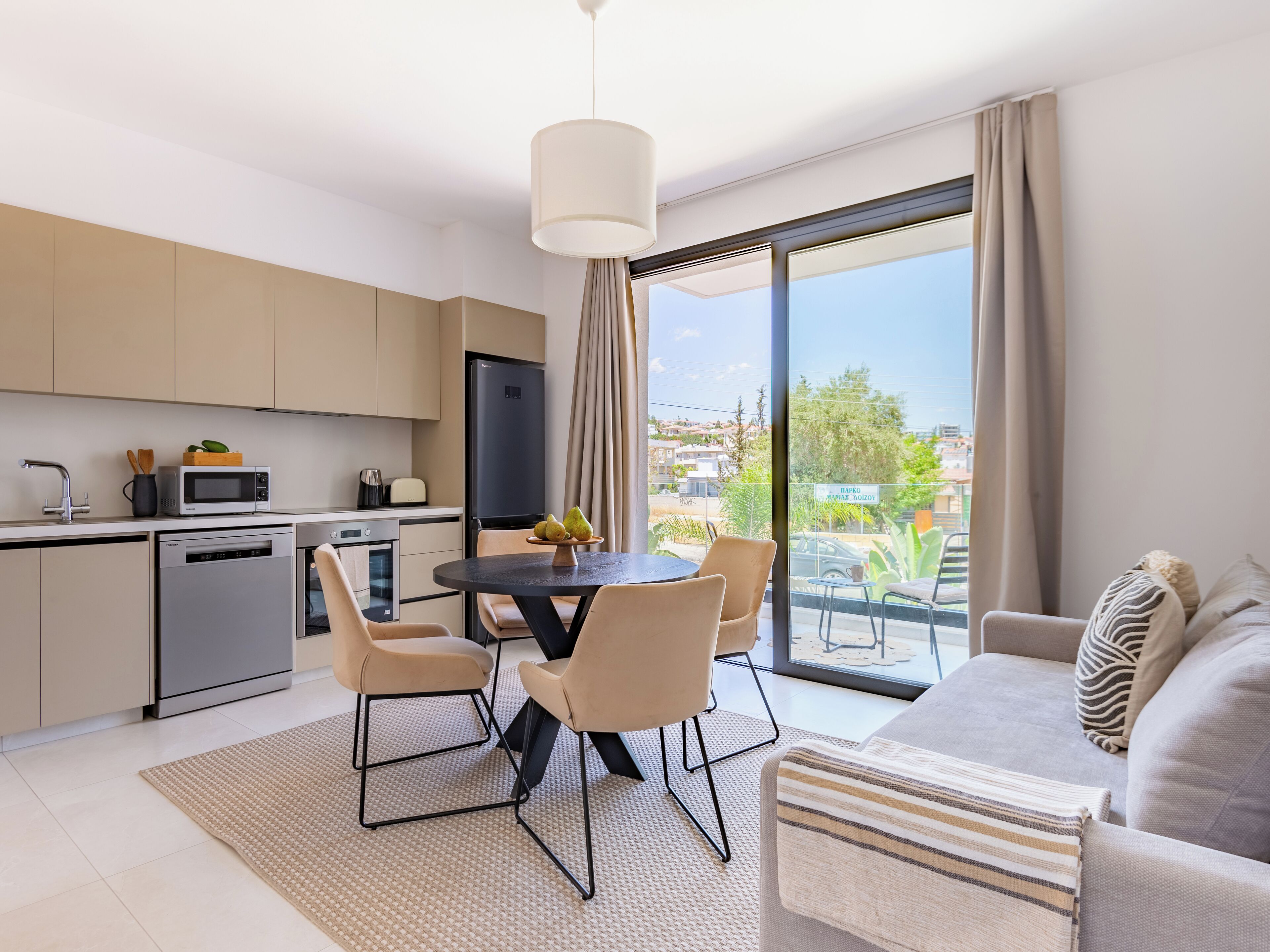 Studio, Multiple Bedrooms, Balcony, City View | Living room