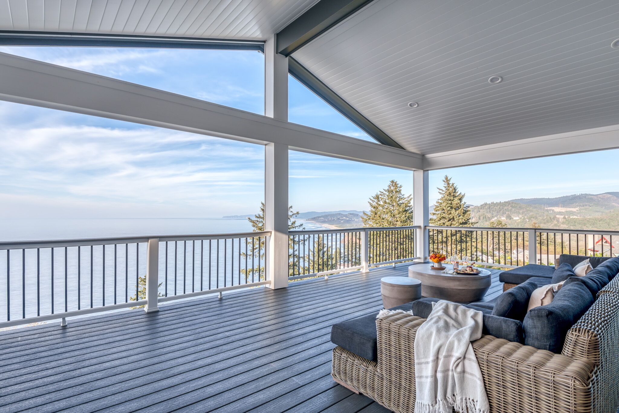Stupendous Ocean Views, King Suites, Gourmet Kitchen, Game Room, Sauna, Hot Tub