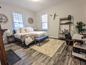 2 bedrooms, desk, free WiFi, bed sheets