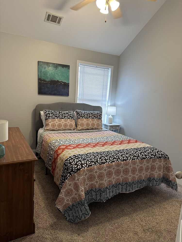 Beautiful 3 bedroom townhome Athens Vrbo