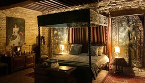 4 bedrooms, desk, iron/ironing board, free WiFi - 17th century manor house for a complete change of scenery (Mardilly)