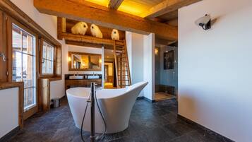 Bathtub, hair dryer