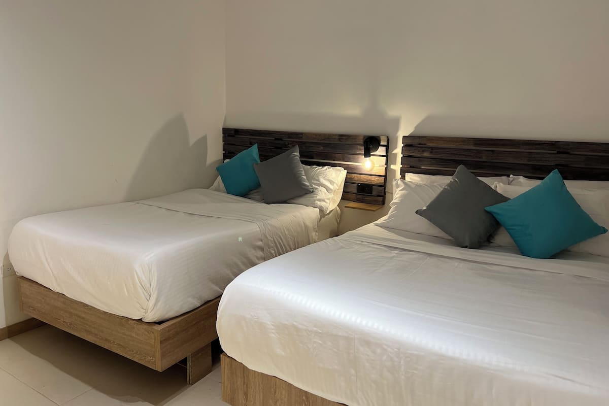 Standaard vierpersoonskamer | 2 slaapkamers, luxe beddengoed, donzen dekbedden, pillowtop-bedden